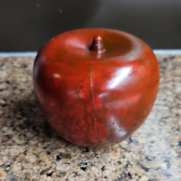 Elegant Wooden Apple Decor - Vintage - Picture 4 of 7